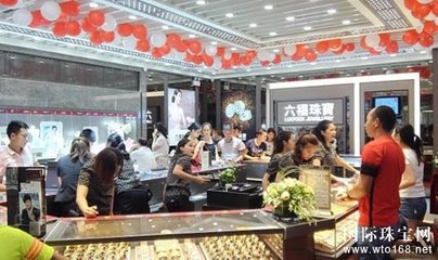 北海萬達廣場六福珠寶專柜璀璨揭幕，點亮北部灣時尚消費新地標